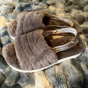 Koolaburra by UGG Women’s Slipper Size 7- NEW!